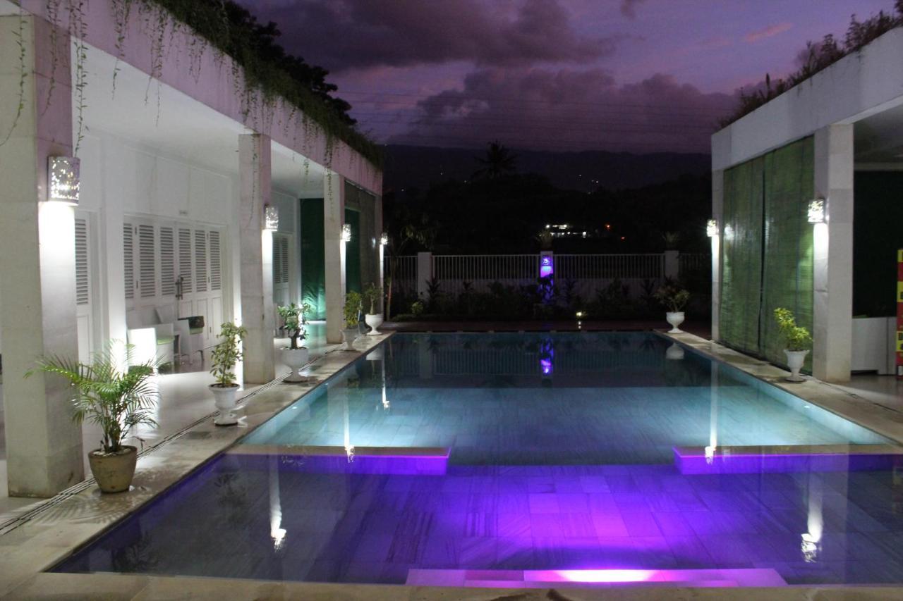 Villa Putih Lovina Luaran gambar